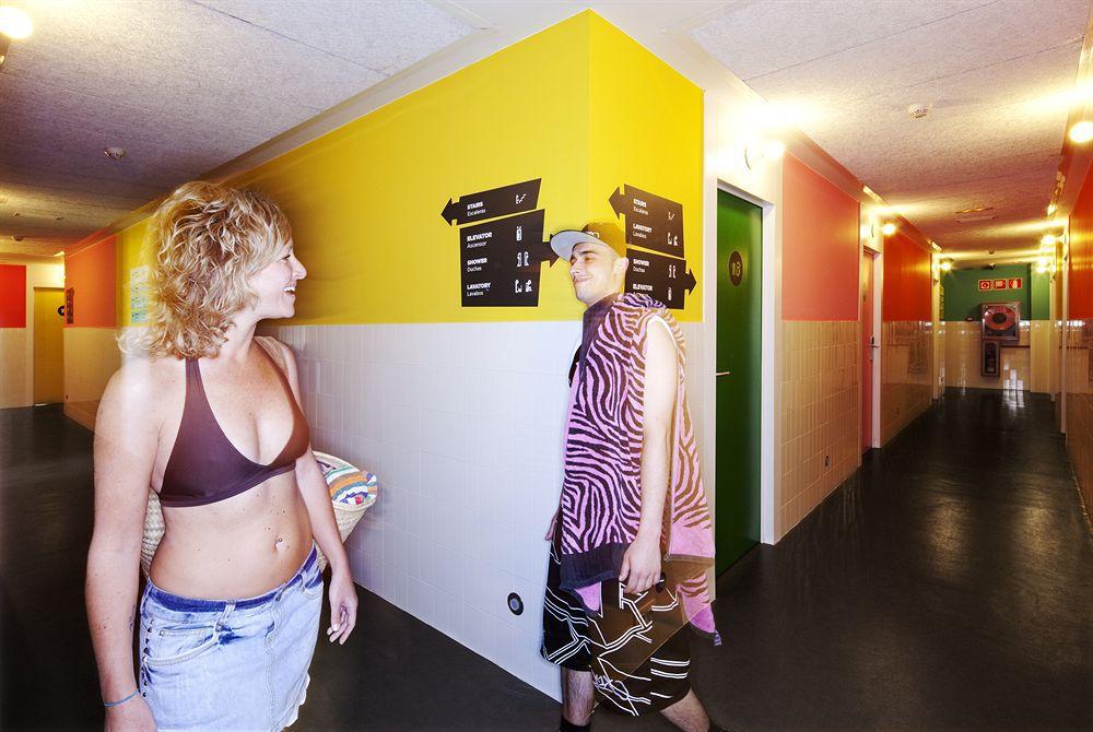 Amistat Beach Hostel Barcelona Bagian luar foto