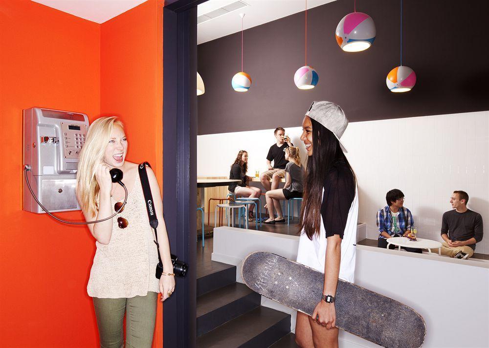 Amistat Beach Hostel Barcelona Bagian luar foto