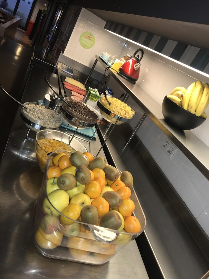 Amistat Beach Hostel Barcelona Bagian luar foto