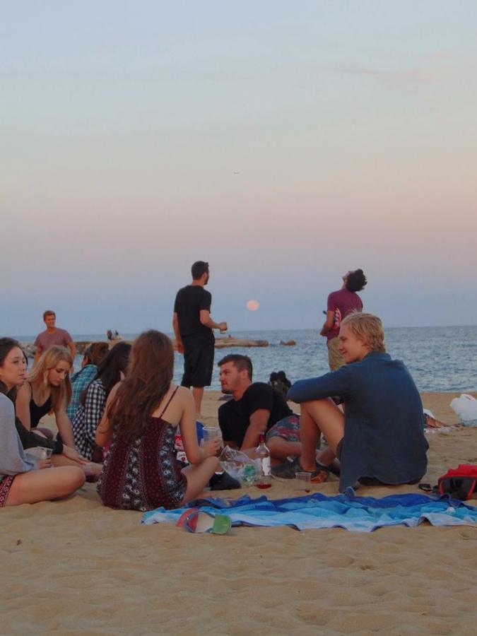 Amistat Beach Hostel Barcelona Bagian luar foto