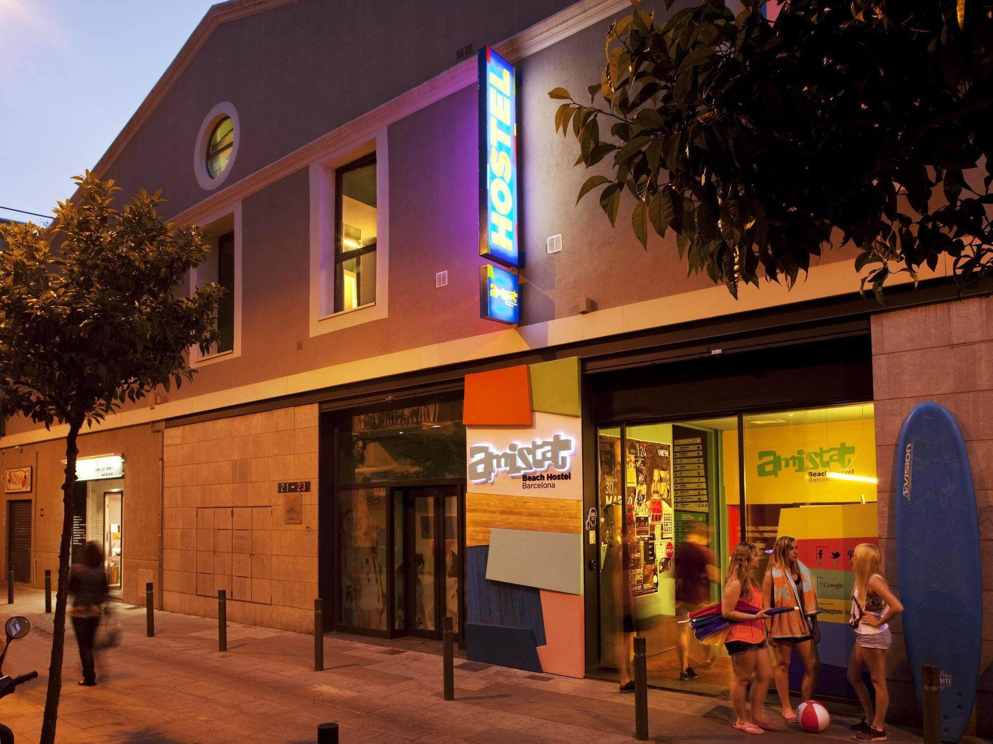 Amistat Beach Hostel Barcelona Bagian luar foto