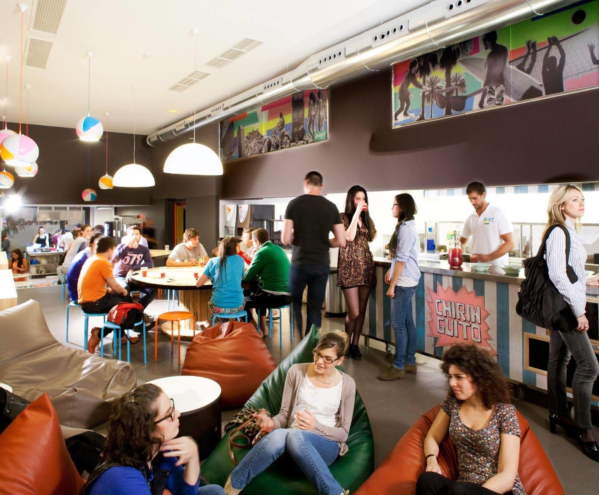 Amistat Beach Hostel Barcelona Bagian luar foto