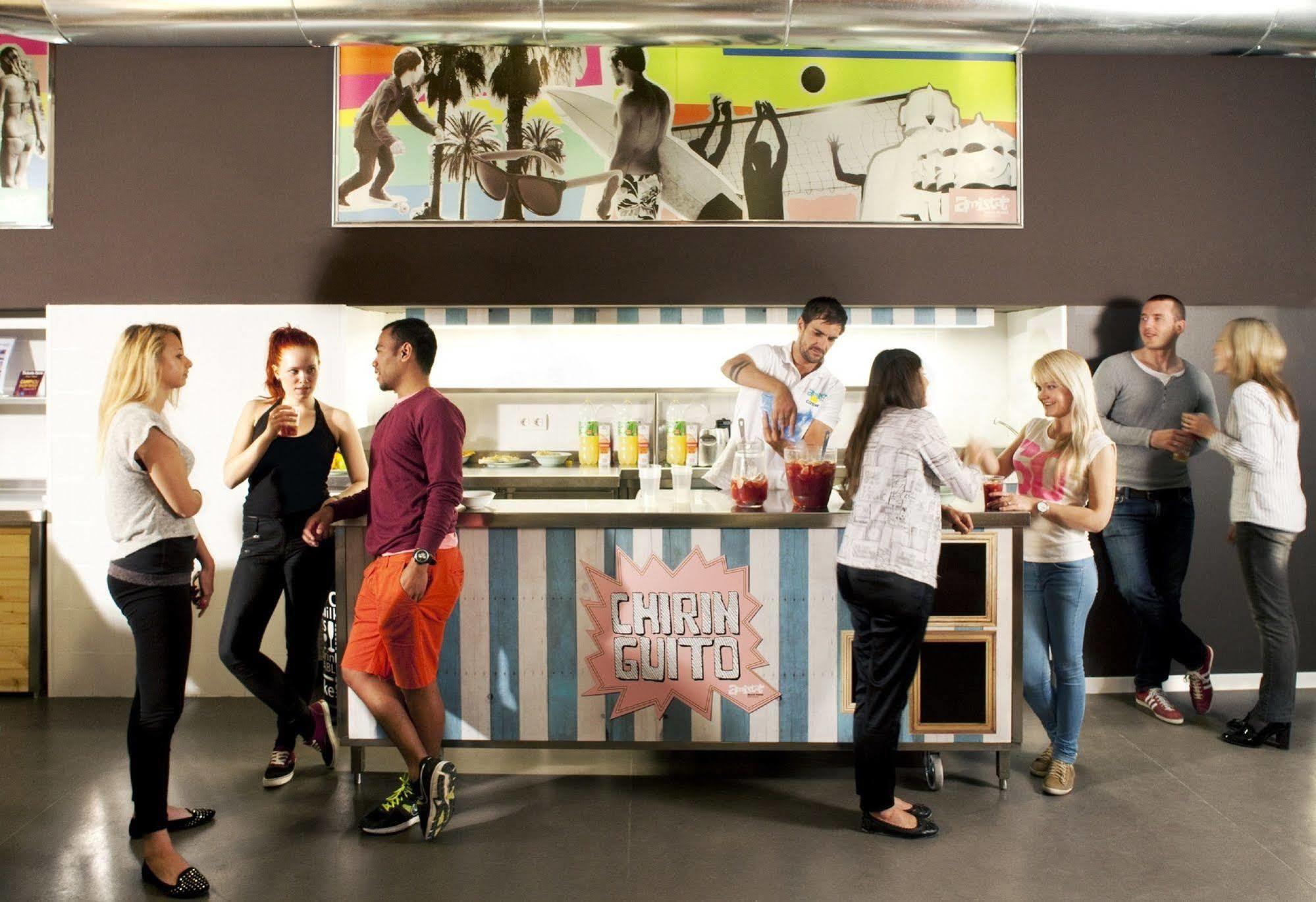 Amistat Beach Hostel Barcelona Bagian luar foto