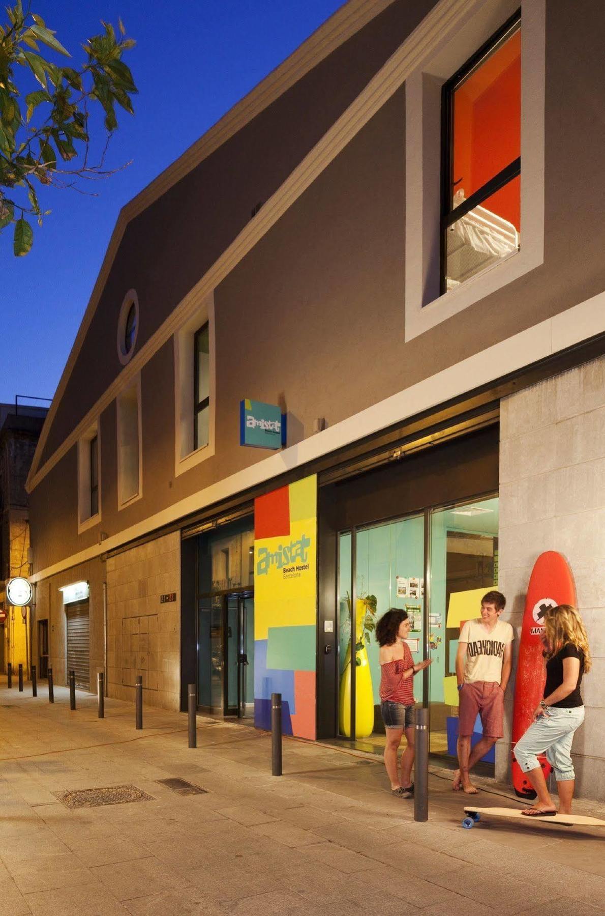 Amistat Beach Hostel Barcelona Bagian luar foto