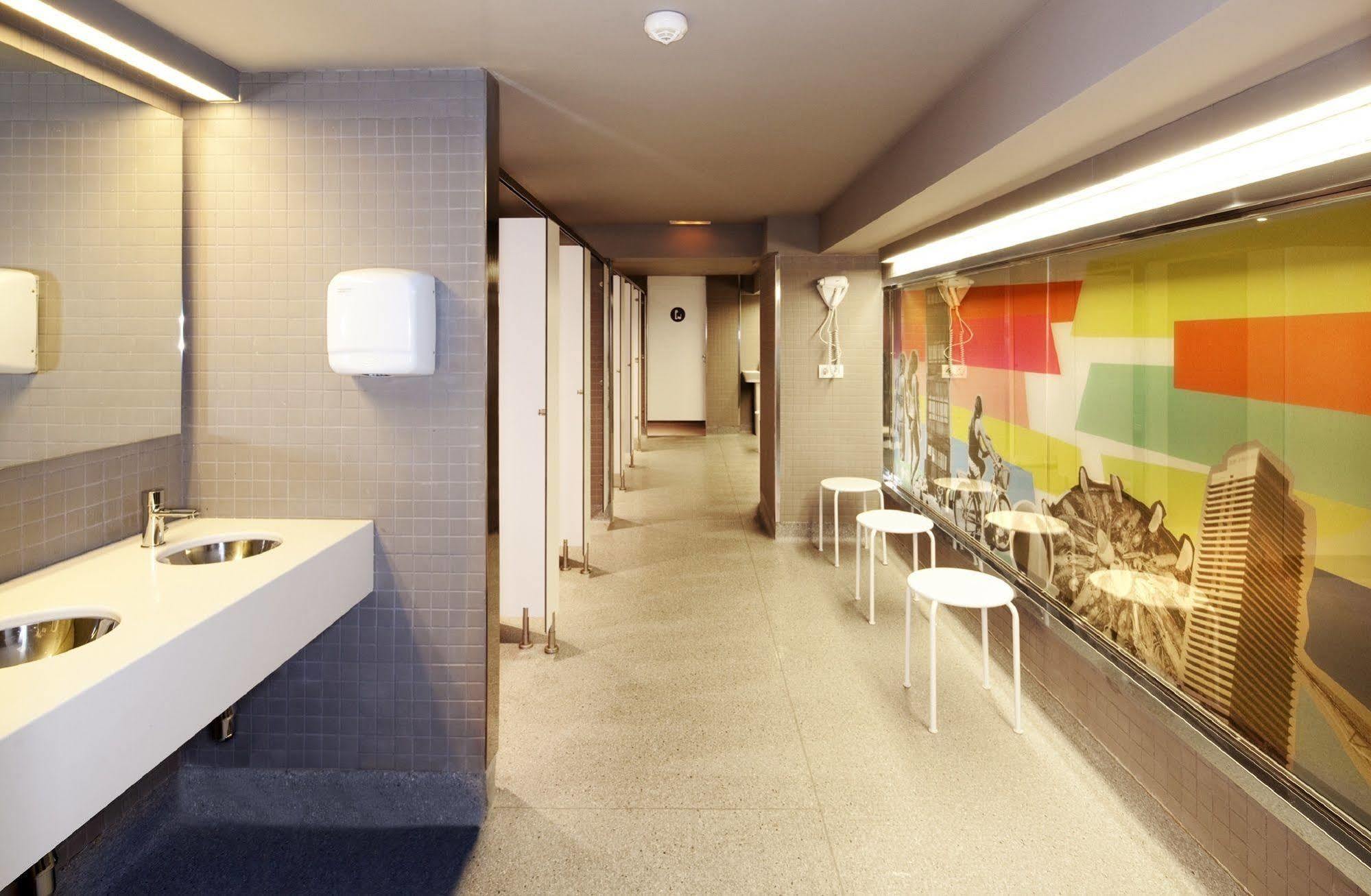 Amistat Beach Hostel Barcelona Bagian luar foto