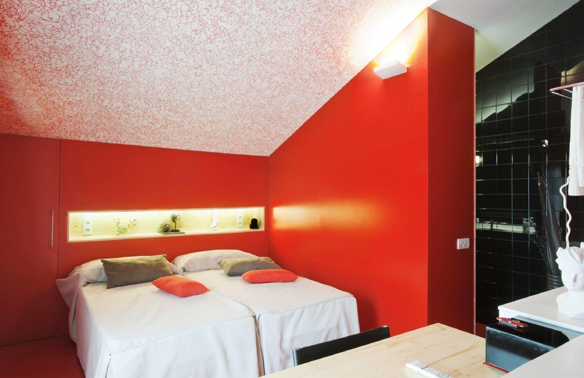 Amistat Beach Hostel Barcelona Bagian luar foto